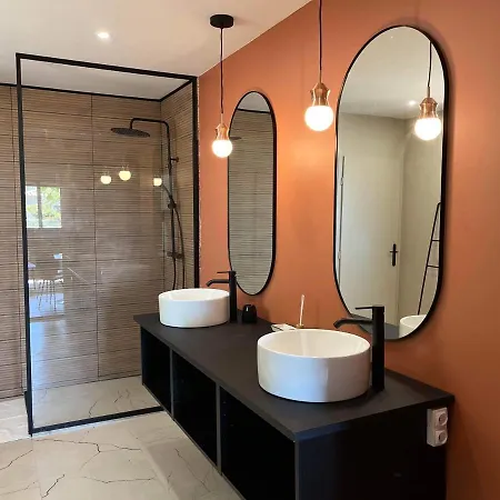 Les Camelias Proche La Rochelle *